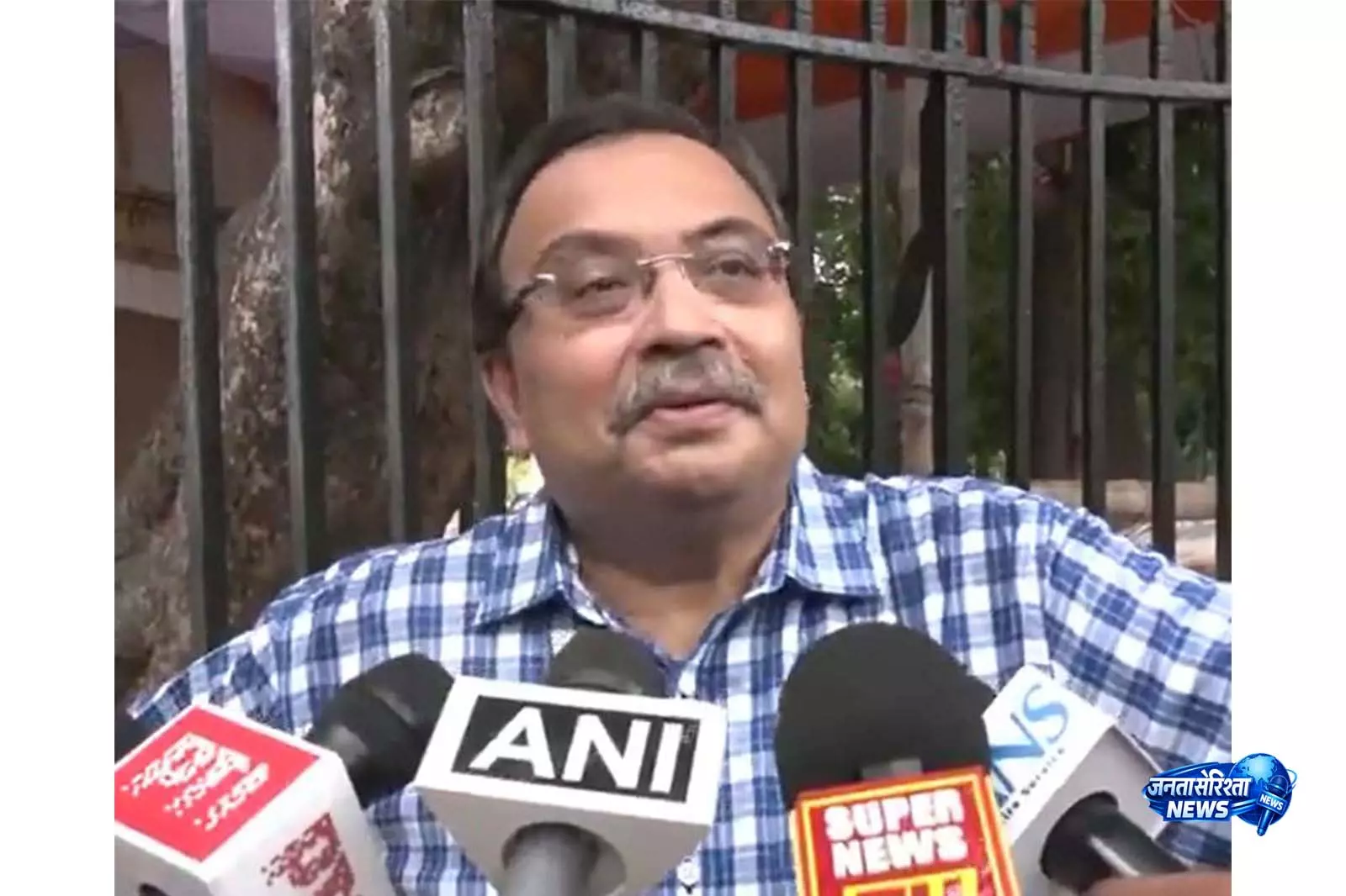 TMC नेता कुणाल घोष का हमला, बागी सांसदों पर साधा निशाना TMC नेता कुणाल घोष का हमला, बागी सांसदों पर साधा निशाना