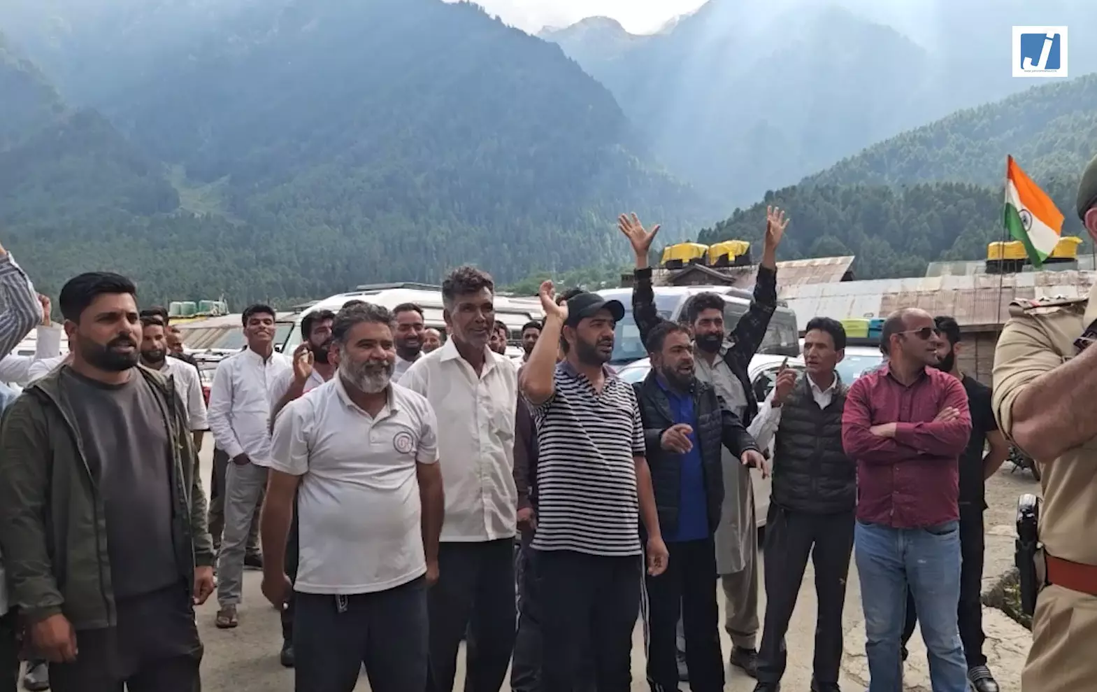 अमरनाथ यात्रा 2026 से पहले सुरक्षा का बड़ा रिहर्सल, पहलगाम में पुलिस ने किया मॉक ड्रिल अमरनाथ यात्रा 2026 से पहले सुरक्षा का बड़ा रिहर्सल, पहलगाम में पुलिस ने किया मॉक ड्रिल