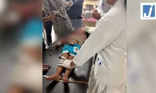 बाप रे! 3 साल की बच्ची के चेहरे पर लगे 55 टांके बाप रे! 3 साल की बच्ची के चेहरे पर लगे 55 टांके