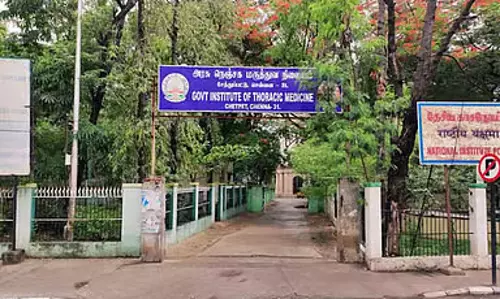 Chennai सरकारी चेस्ट हॉस्पिटल में एक ही नेबुलाइज़र मास्क के उपयोग पर विवाद Chennai सरकारी चेस्ट हॉस्पिटल में एक ही नेबुलाइज़र मास्क के उपयोग पर विवाद