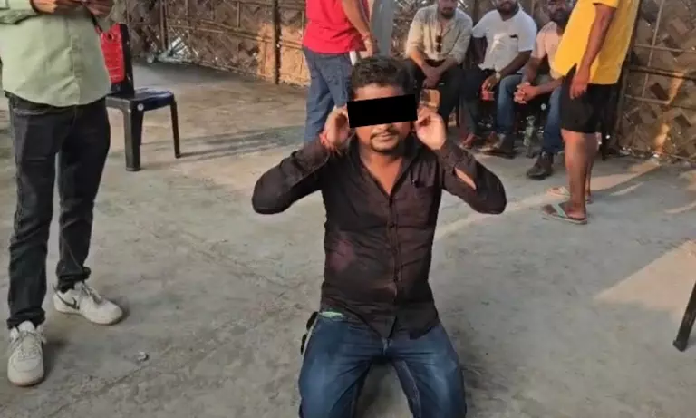Assam के पाठशाला में CBI अधिकारी बनकर घूमने के आरोप में युवक हिरासत में Assam के पाठशाला में CBI अधिकारी बनकर घूमने के आरोप में युवक हिरासत में