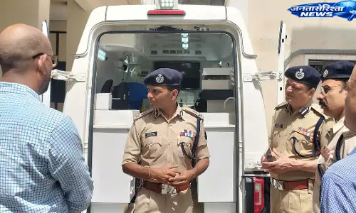 Indore : पुलिस को 4 फोरेंसिक वैन मिलीं Indore : पुलिस को 4 फोरेंसिक वैन मिलीं