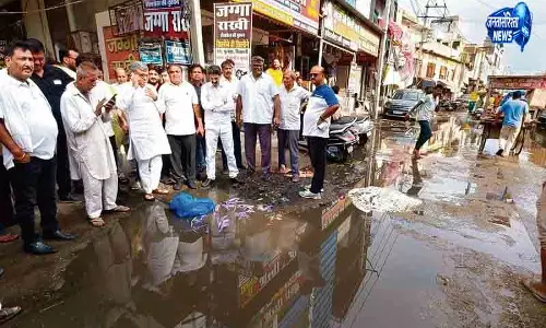 Rohtak में सीवर जलभराव से बढ़ी परेशानी Rohtak में सीवर जलभराव से बढ़ी परेशानी