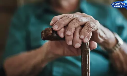 Study reveals : जलवायु परिवर्तन से बुजुर्गों पर बढ़ रहा खतरा, हीटवेव सबसे बड़ा जोखिम Study reveals : जलवायु परिवर्तन से बुजुर्गों पर बढ़ रहा खतरा, हीटवेव सबसे बड़ा जोखिम