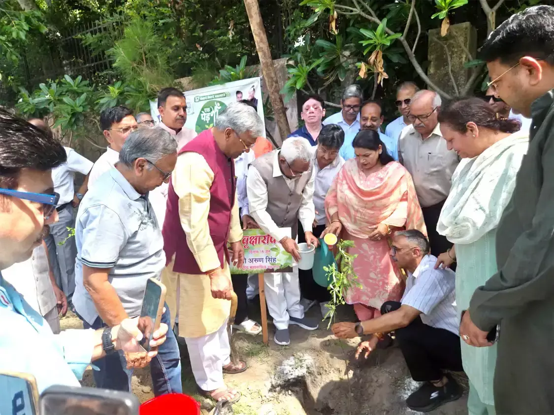 Haridwar: भाजपा कार्यकर्ताओं ने पौधरोपण और जनसंपर्क के माध्यम से मनाया उत्सव