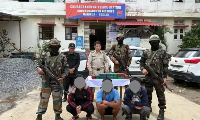 Manipur: चूराचांदपुर में 1 करोड़ की ब्राउन शुगर जब्त, 4 तस्कर गिरफ्तार Manipur: चूराचांदपुर में 1 करोड़ की ब्राउन शुगर जब्त, 4 तस्कर गिरफ्तार