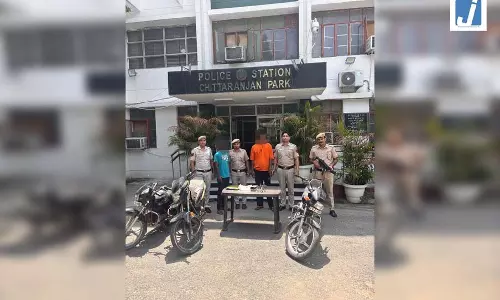 पुलिस की बड़ी कामयाबी, दो शातिर चोर गिरफ्तार, चोरी की बाइक और सामान बरामद पुलिस की बड़ी कामयाबी, दो शातिर चोर गिरफ्तार, चोरी की बाइक और सामान बरामद