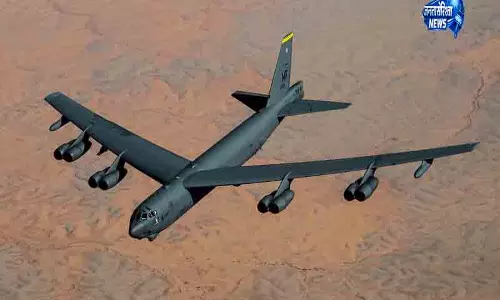 California में B-52 बॉम्बर क्रैश, 8 की मौत California में B-52 बॉम्बर क्रैश, 8 की मौत