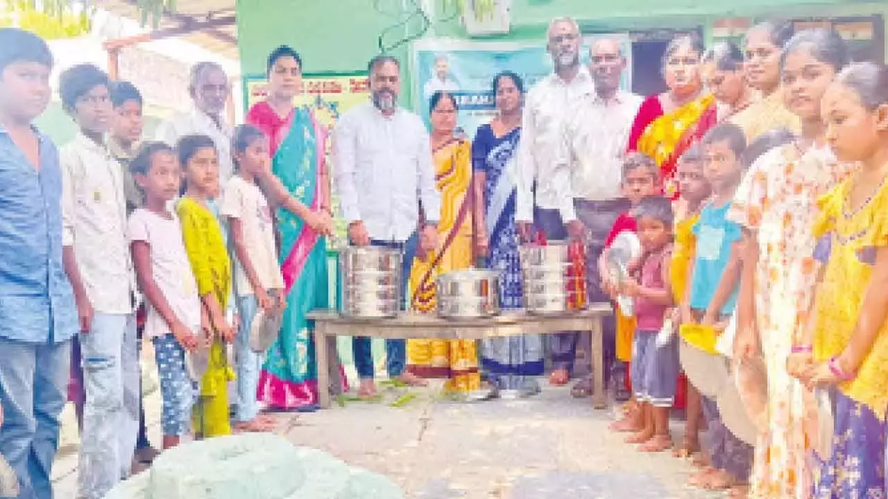 Telangana: सरकारी स्कूलों में नाश्ता योजना शुरू की गई Telangana: सरकारी स्कूलों में नाश्ता योजना शुरू की गई