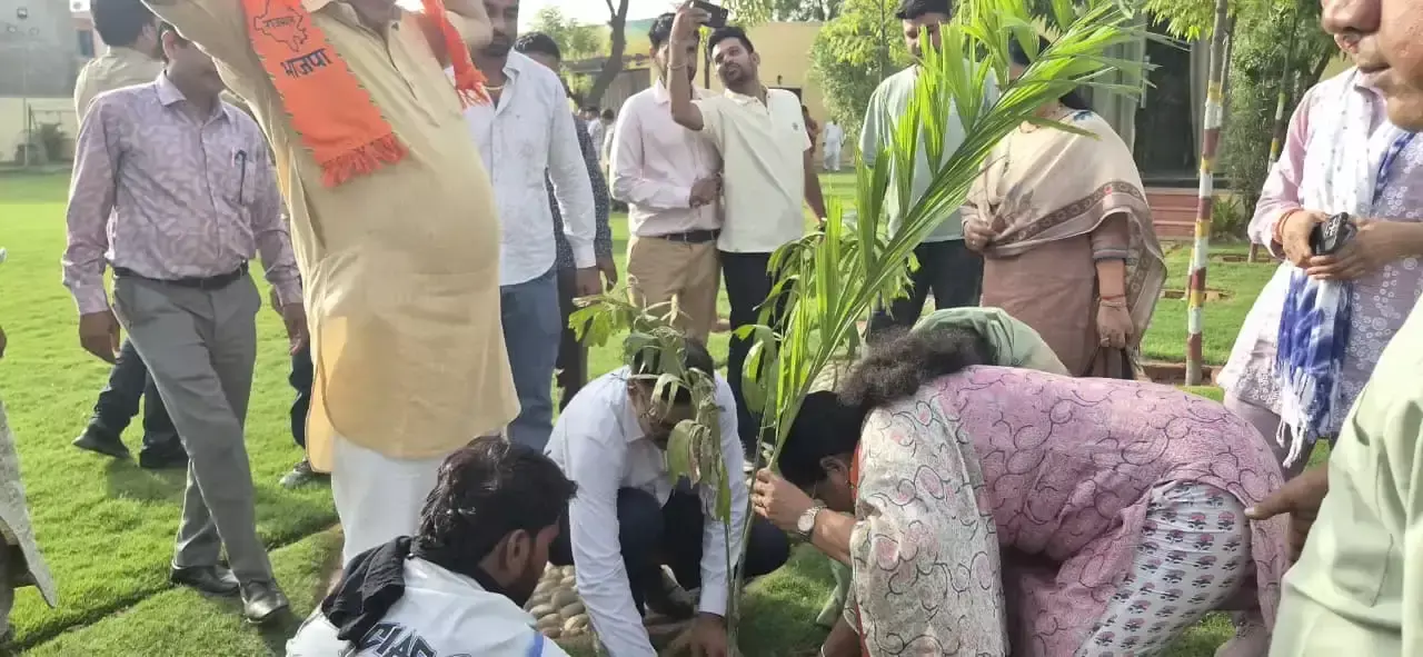 Jaipur: सत्ता में वापसी के लक्ष्य के साथ भाजपा ने शुरू किया मिशन ग्राउंड कनेक्ट Jaipur: सत्ता में वापसी के लक्ष्य के साथ भाजपा ने शुरू किया मिशन ग्राउंड कनेक्ट