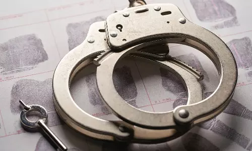 Mumbai : सोशल मीडिया इन्फ्लुएंसर पर ब्लैकमेल केस Mumbai : सोशल मीडिया इन्फ्लुएंसर पर ब्लैकमेल केस