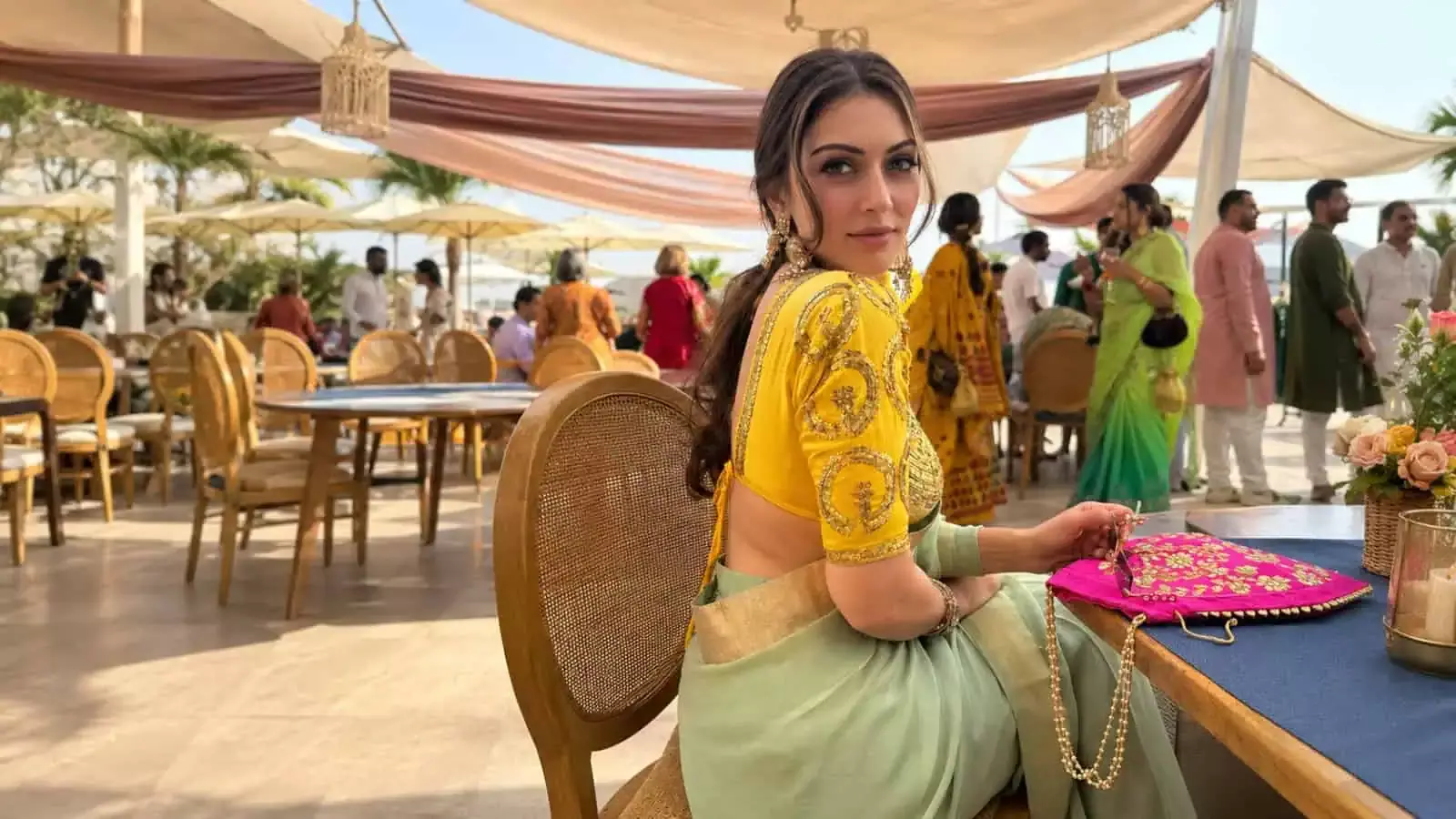 चारमीनार पर शूटिंग के दौरान नजर आईं Hansika Motwani