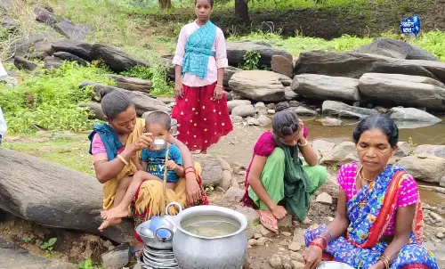 Thuamul Rampur: पानी संकट से नाराज़ ग्रामीणों ने वोट बहिष्कार की चेतावनी Thuamul Rampur: पानी संकट से नाराज़ ग्रामीणों ने वोट बहिष्कार की चेतावनी