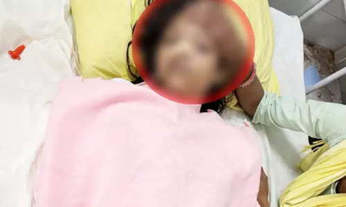 अतिक्रमण हटाने पहुंची टीम के सामने नाबालिग बच्ची ने पिया फिनाइल, कार्रवाई रोकी गई अतिक्रमण हटाने पहुंची टीम के सामने नाबालिग बच्ची ने पिया फिनाइल, कार्रवाई रोकी गई