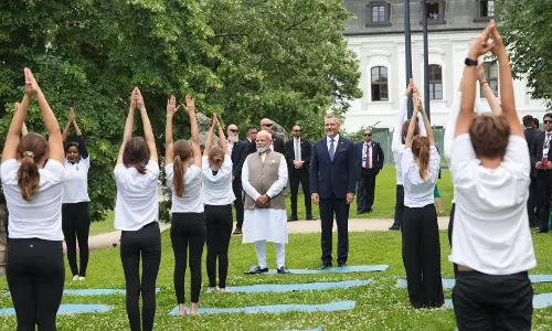 ब्रातिस्लावा में योग का विशेष प्रदर्शन, PM और स्लोवाक राष्ट्रपति ने लिया हिस्सा ब्रातिस्लावा में योग का विशेष प्रदर्शन, PM और स्लोवाक राष्ट्रपति ने लिया हिस्सा
