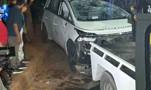 Bhubaneswar में तेज रफ्तार EV हादसा, 2 की मौत Bhubaneswar में तेज रफ्तार EV हादसा, 2 की मौत