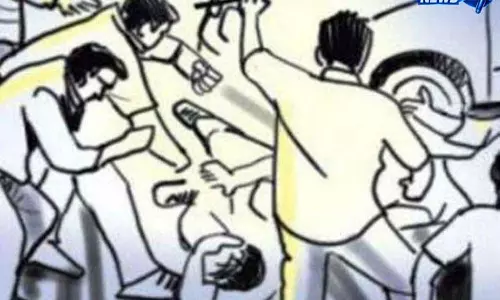 ऑफिस के अंदर युवक से मारपीट, बंधक बनाने और धमकी देने का आरोप ऑफिस के अंदर युवक से मारपीट, बंधक बनाने और धमकी देने का आरोप
