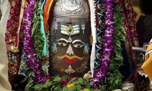 राम नाम के बेल पत्र से बाबा महाकाल का भव्य शृंगार, श्रद्धालुओं का उमड़ा सैलाब राम नाम के बेल पत्र से बाबा महाकाल का भव्य शृंगार, श्रद्धालुओं का उमड़ा सैलाब