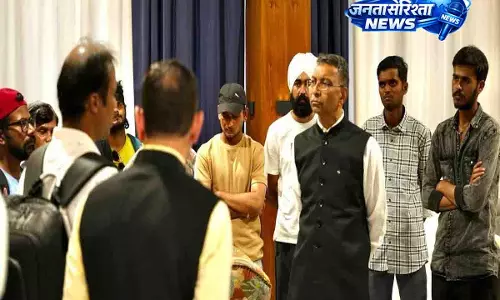 भारतीय दूतावास ने ओमान से बचाए गए 21 नाविकों की सुरक्षित वापसी की पुष्टि की भारतीय दूतावास ने ओमान से बचाए गए 21 नाविकों की सुरक्षित वापसी की पुष्टि की