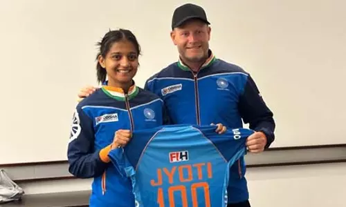मिडफील्डर ज्योति को 100 अंतरराष्ट्रीय मैच पूरे करने पर हॉकी इंडिया ने दी बधाई मिडफील्डर ज्योति को 100 अंतरराष्ट्रीय मैच पूरे करने पर हॉकी इंडिया ने दी बधाई