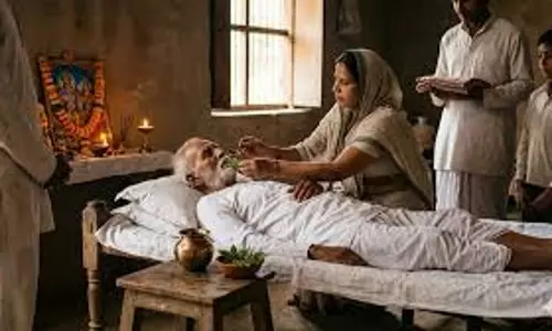 मृत्यु के समय तुलसी और गंगाजल देने की परंपरा: जानें गरुड़ पुराण का आध्यात्मिक रहस्य मृत्यु के समय तुलसी और गंगाजल देने की परंपरा: जानें गरुड़ पुराण का आध्यात्मिक रहस्य
