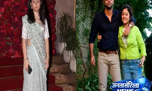 Paparazzi के सामने समारा के क्यूट पोज ने जीता दिल, फैंस हुए फिदा Paparazzi के सामने समारा के क्यूट पोज ने जीता दिल, फैंस हुए फिदा