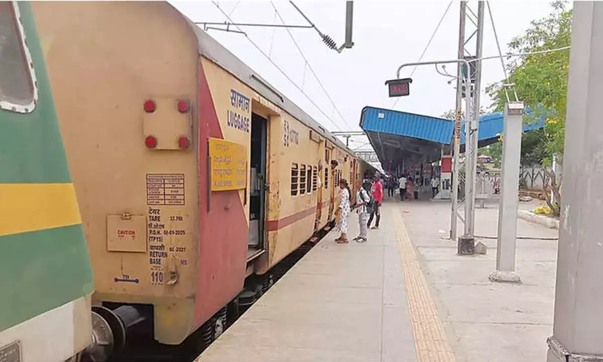 Andhra: सिम्हाद्रि और पालनाडु एक्सप्रेस ट्रेनों को अपग्रेड किया जाएगा Andhra: सिम्हाद्रि और पालनाडु एक्सप्रेस ट्रेनों को अपग्रेड किया जाएगा