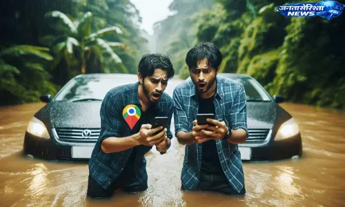 Google Maps के चलते रास्ता भटकी कार खाई में गिरी Google Maps के चलते रास्ता भटकी कार खाई में गिरी