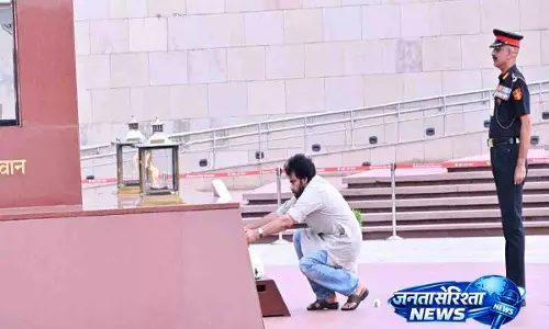 Pawan Kalyan ने नेशनल वॉर मेमोरियल का दौरा किया और श्रद्धांजलि अर्पित की Pawan Kalyan ने नेशनल वॉर मेमोरियल का दौरा किया और श्रद्धांजलि अर्पित की