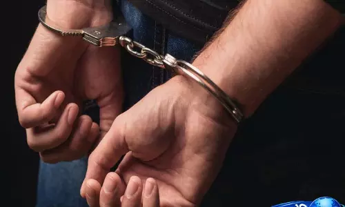 अयोध्या के पंडित बनकर 2.50 लाख की ठगी, दुर्ग से मुख्य आरोपी गिरफ्तार अयोध्या के पंडित बनकर 2.50 लाख की ठगी, दुर्ग से मुख्य आरोपी गिरफ्तार
