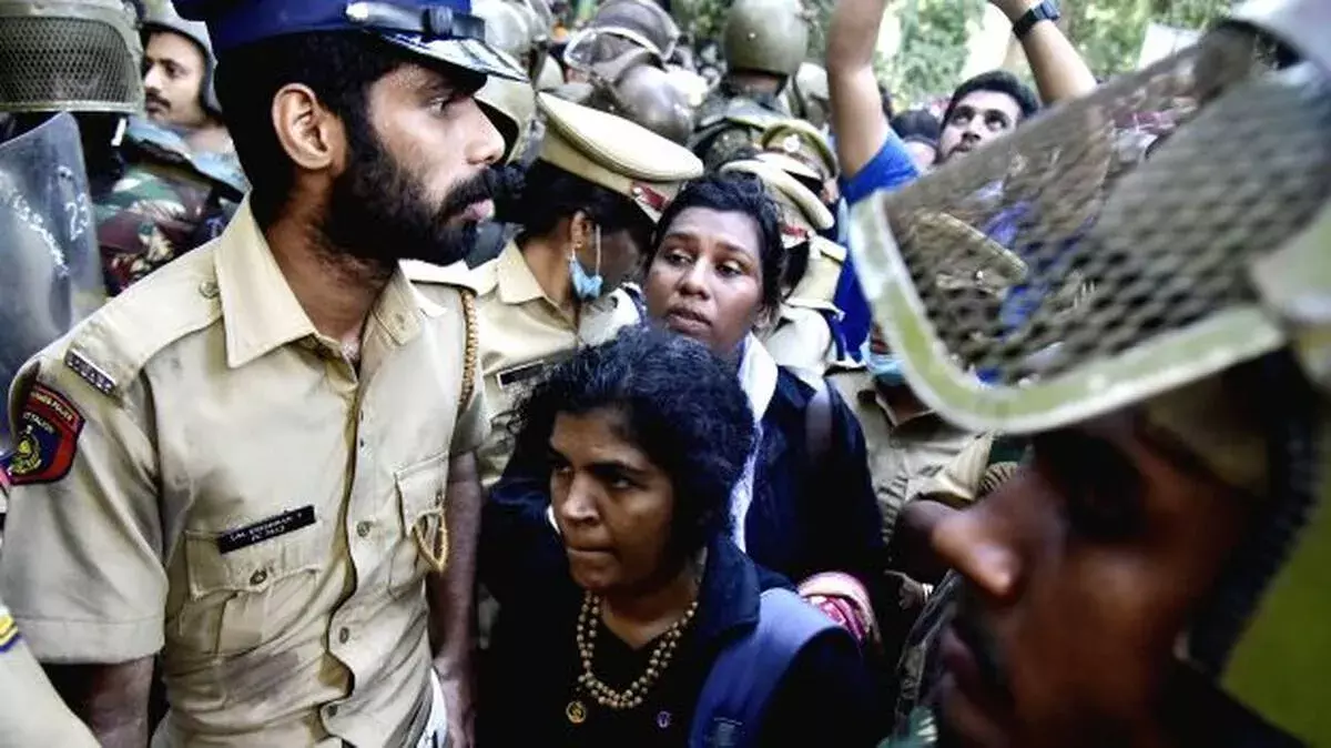 आत्मकथा का खतरा मंडरा रहा ; CPM नेतृत्व ने ए. पद्मकुमार के आगे घुटने टेके आत्मकथा का खतरा मंडरा रहा ; CPM नेतृत्व ने ए. पद्मकुमार के आगे घुटने टेके