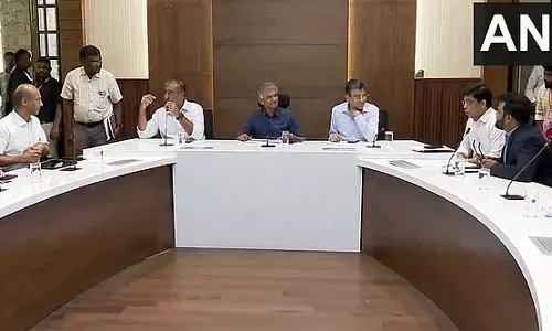 Karnataka : विभागीय विवाद सुलझा, मंत्री कृष्णा बायरेगौड़ा ने संभाला शहरी विकास विभाग Karnataka : विभागीय विवाद सुलझा, मंत्री कृष्णा बायरेगौड़ा ने संभाला शहरी विकास विभाग