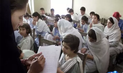 पाकिस्तान के K-P के जनजातीय इलाकों में लड़कियों की तकनीकी शिक्षा में बाधाएं पाकिस्तान के K-P के जनजातीय इलाकों में लड़कियों की तकनीकी शिक्षा में बाधाएं