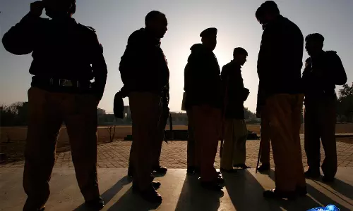 बलूचिस्तान: BYC का आरोप—जेल विरोध के बीच परिवारों और वकीलों पर पाबंदियां बलूचिस्तान: BYC का आरोप—जेल विरोध के बीच परिवारों और वकीलों पर पाबंदियां