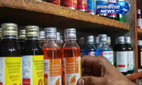 kerala: बिना प्रिस्क्रिप्शन के खांसी की दवा नहीं; केंद्र सरकार ने नई पाबंदियां लगाईं kerala: बिना प्रिस्क्रिप्शन के खांसी की दवा नहीं; केंद्र सरकार ने नई पाबंदियां लगाईं