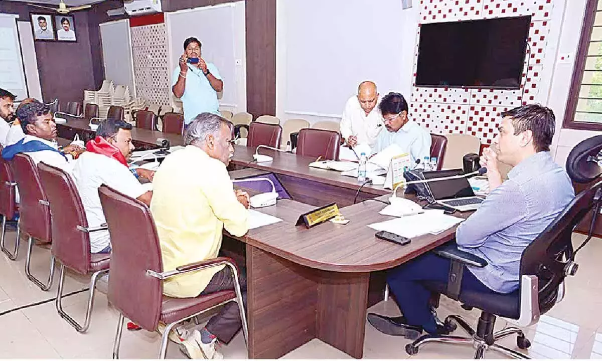 Andhra: SIR-2026 के तहत घर-घर जाकर वोटर सर्वे शुरू हो गया है Andhra: SIR-2026 के तहत घर-घर जाकर वोटर सर्वे शुरू हो गया है