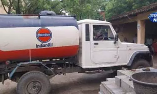 Bihar:टैंकर के जरिए हो रही थी अवैध शराब की सप्लाई Bihar:टैंकर के जरिए हो रही थी अवैध शराब की सप्लाई