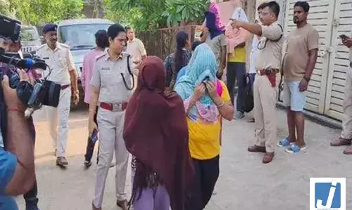 सेक्स रैकेट की सूचना पर छापेमारी, 6 युवक और दो युवतियां हिरासत में सेक्स रैकेट की सूचना पर छापेमारी, 6 युवक और दो युवतियां हिरासत में