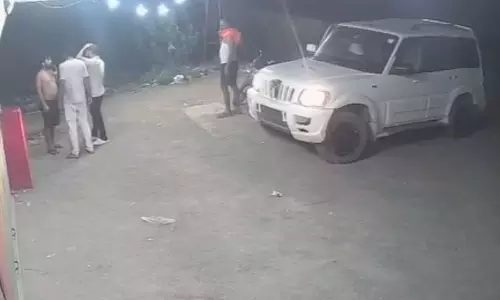 चौंकाने वाला वीडियो सामने आया, बीजेपी नेत्री के पति पर गंभीर आरोप चौंकाने वाला वीडियो सामने आया, बीजेपी नेत्री के पति पर गंभीर आरोप