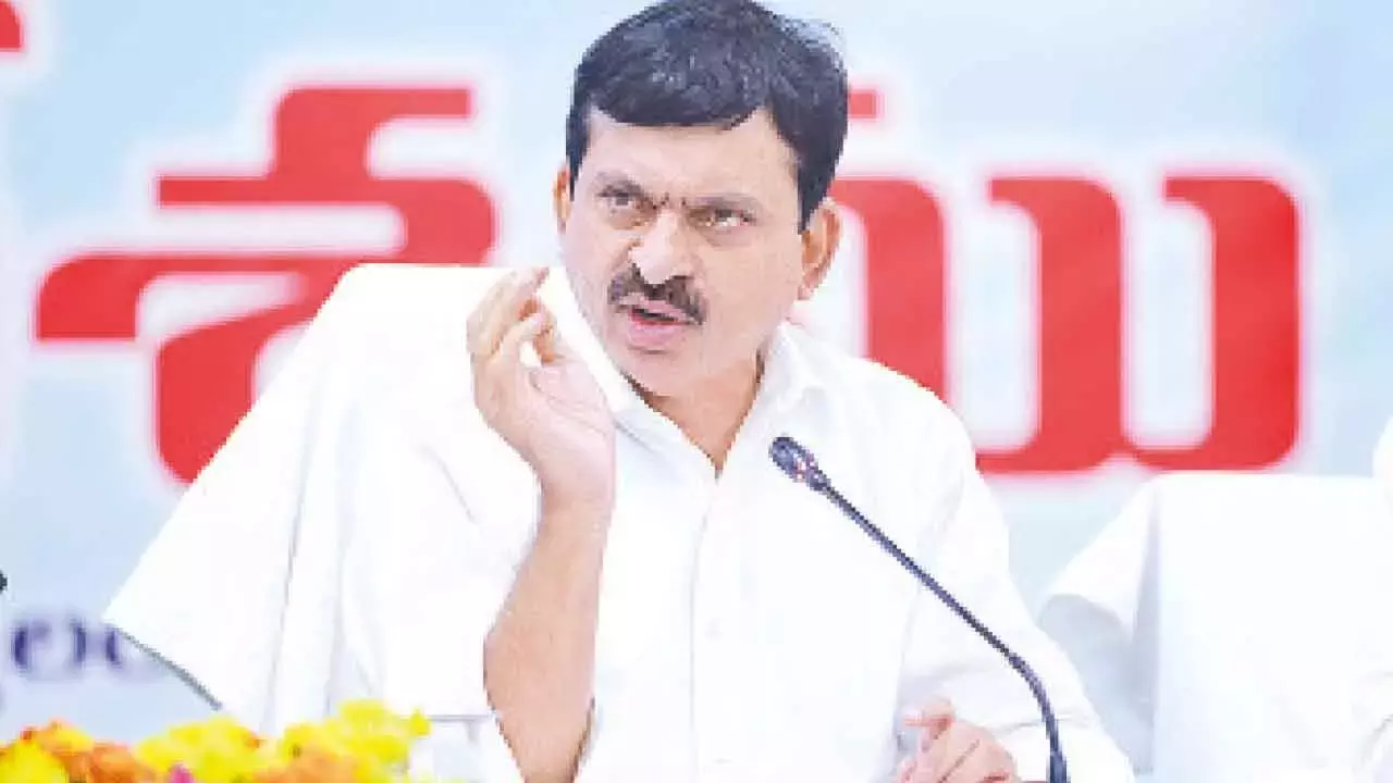 Telangana: मानसून की समस्याओं से निपटने के लिए पहले से तैयारी करें: पोंगूलेटी ने अधिकारियों से कहा Telangana: मानसून की समस्याओं से निपटने के लिए पहले से तैयारी करें: पोंगूलेटी ने अधिकारियों से कहा
