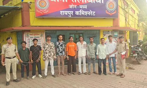 रायपुर में संदिग्ध स्थानों पर चेकिंग अभियान, तेलीबांधा पुलिस ने 9 लोगों पर की कार्रवाई रायपुर में संदिग्ध स्थानों पर चेकिंग अभियान, तेलीबांधा पुलिस ने 9 लोगों पर की कार्रवाई