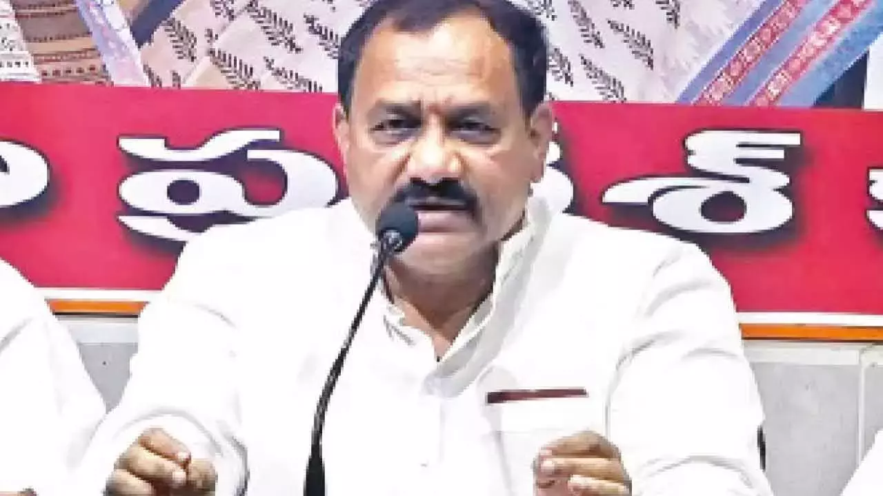 Telangana: पवन कल्याण के भगवा पार्टी के गानों पर नाचने से महेश गौड़ नाराज़ Telangana: पवन कल्याण के भगवा पार्टी के गानों पर नाचने से महेश गौड़ नाराज़