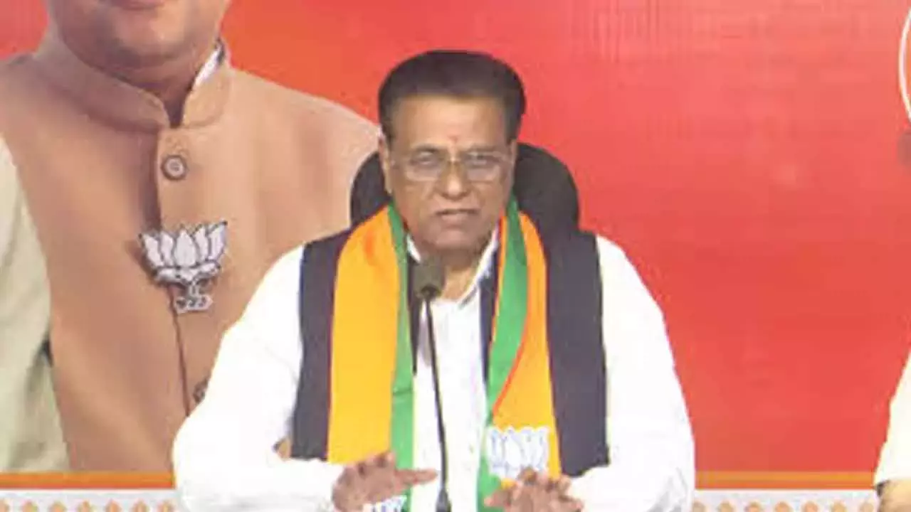 Telangana: बीजेपी ने CM रेवंत पर दिवालिया राजनीति का आरोप लगाया Telangana: बीजेपी ने CM रेवंत पर दिवालिया राजनीति का आरोप लगाया