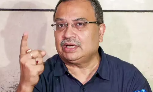 ममता बनर्जी के आवास के पास TMC नेता कुणाल घोष पर अंडे फेंकने के आरोप में 2 लोग गिरफ्तार ममता बनर्जी के आवास के पास TMC नेता कुणाल घोष पर अंडे फेंकने के आरोप में 2 लोग गिरफ्तार