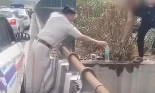 दिल्ली पुलिस सब इंस्पेक्टर अनिल शर्मा की तत्परता से टला बड़ा हादसा, युवक की बची जान