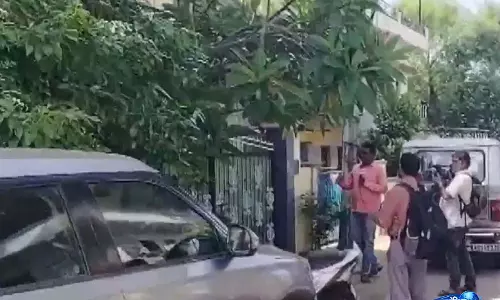 Karnataka लोकायुक्त ने आय से अधिक संपत्ति के मामले में पूरे राज्य में एक साथ छापेमारी की Karnataka लोकायुक्त ने आय से अधिक संपत्ति के मामले में पूरे राज्य में एक साथ छापेमारी की