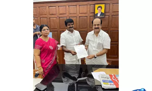 AIADMK को एक और झटका, C विजयभास्कर ने MLA पद से दिया इस्तीफ़ा AIADMK को एक और झटका, C विजयभास्कर ने MLA पद से दिया इस्तीफ़ा
