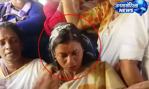मुफ्त बस यात्रा योजना के उद्घाटन के दौरान मंत्री बिंदु कृष्णा पर गिरी गर्म खीर मुफ्त बस यात्रा योजना के उद्घाटन के दौरान मंत्री बिंदु कृष्णा पर गिरी गर्म खीर