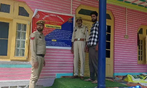 श्रीनगर पुलिस ने NDPS एक्ट के तहत 1.5 करोड़ रुपये की संपत्ति ज़ब्त की श्रीनगर पुलिस ने NDPS एक्ट के तहत 1.5 करोड़ रुपये की संपत्ति ज़ब्त की