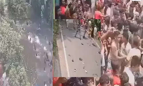 देखे VIDEO: लाठीचार्ज होते ही तालाब में कूदे प्रदर्शनकारी, जहांगीर खान की गिरफ्तारी पर बवाल देखे VIDEO: लाठीचार्ज होते ही तालाब में कूदे प्रदर्शनकारी, जहांगीर खान की गिरफ्तारी पर बवाल